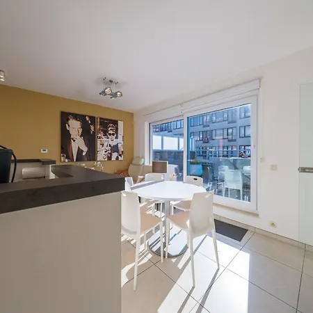 Modern Coastal Penthouse Stay, Cleaning Included Apartment Middelkerke