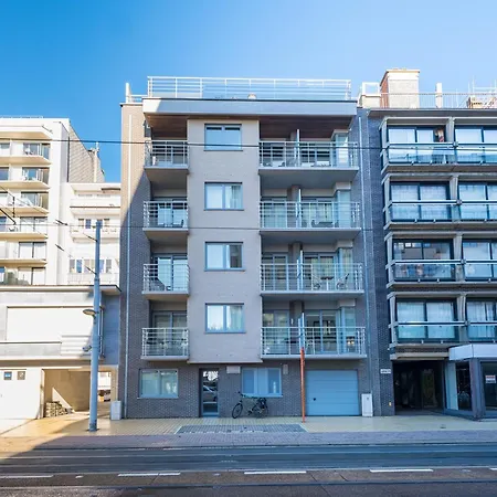 Modern Coastal Penthouse Stay, Cleaning Included Apartment *