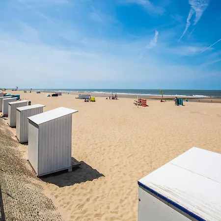 Modern Coastal Penthouse Stay, Cleaning Included Appartement Middelkerke