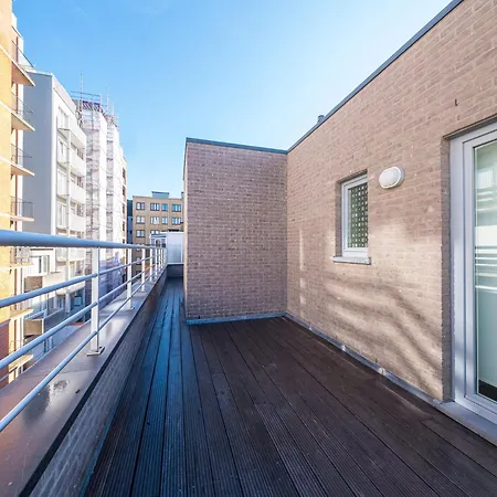 Modern Coastal Penthouse Stay, Cleaning Included Apartment *
